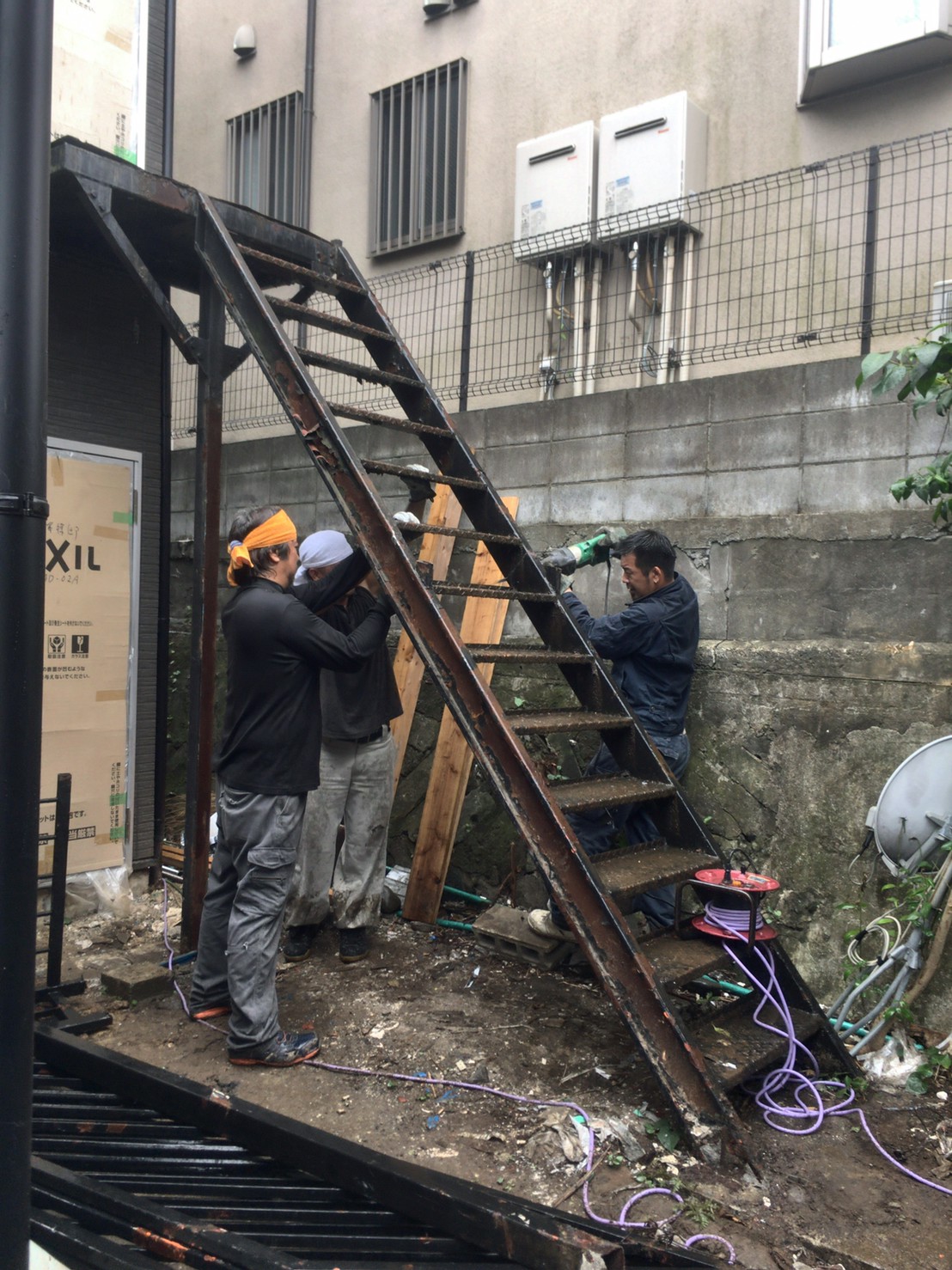 2：古い階段の解体・撤去