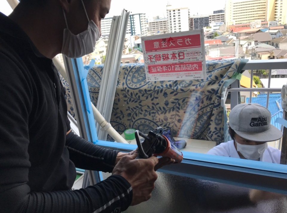 3：ガラス設置〜シーリング