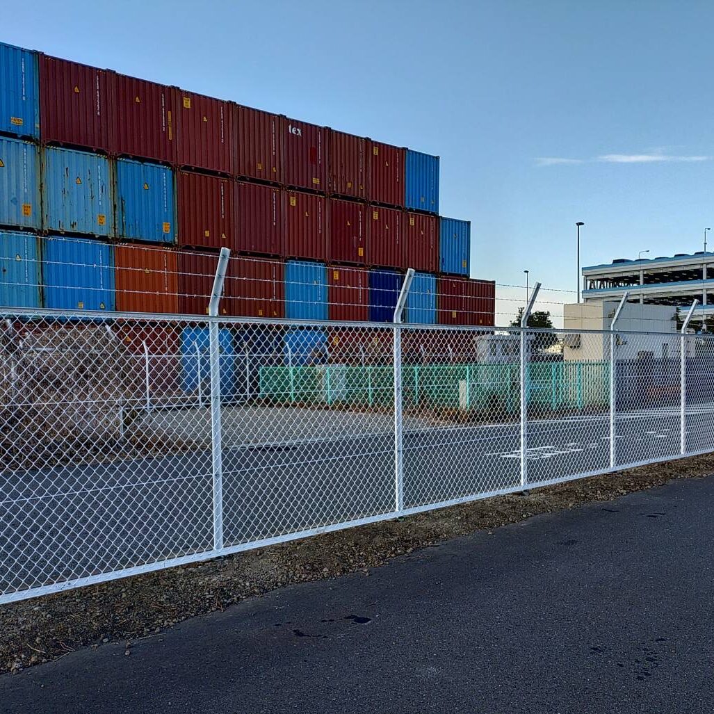 施設外周フェンス設置工事